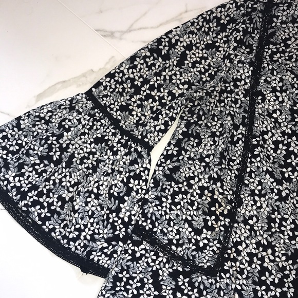 Black and blue floral blouse - Picture 2 of 4